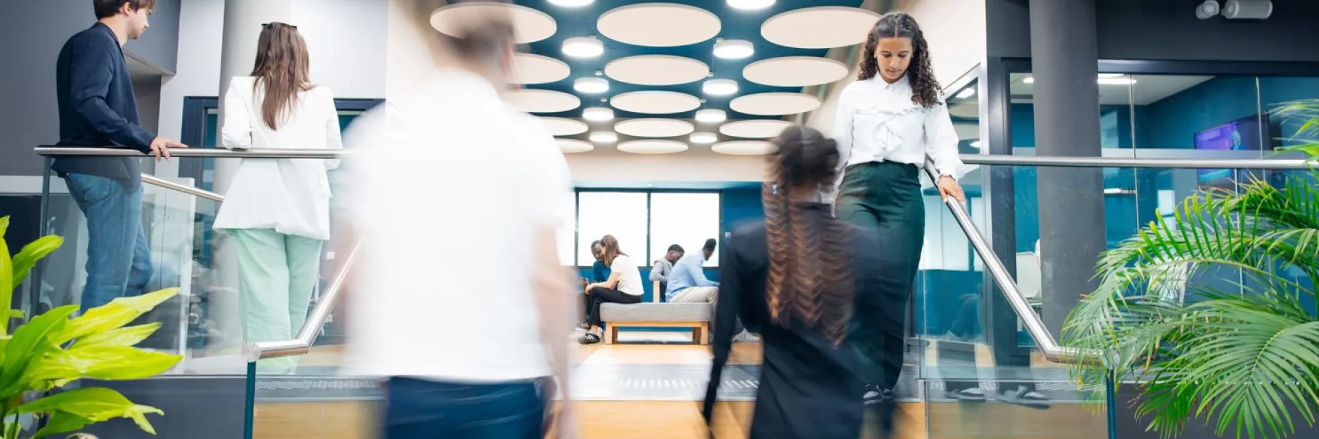 GROUPE ETUDIANTS ESLSCA ACCUEIL ESCALIER